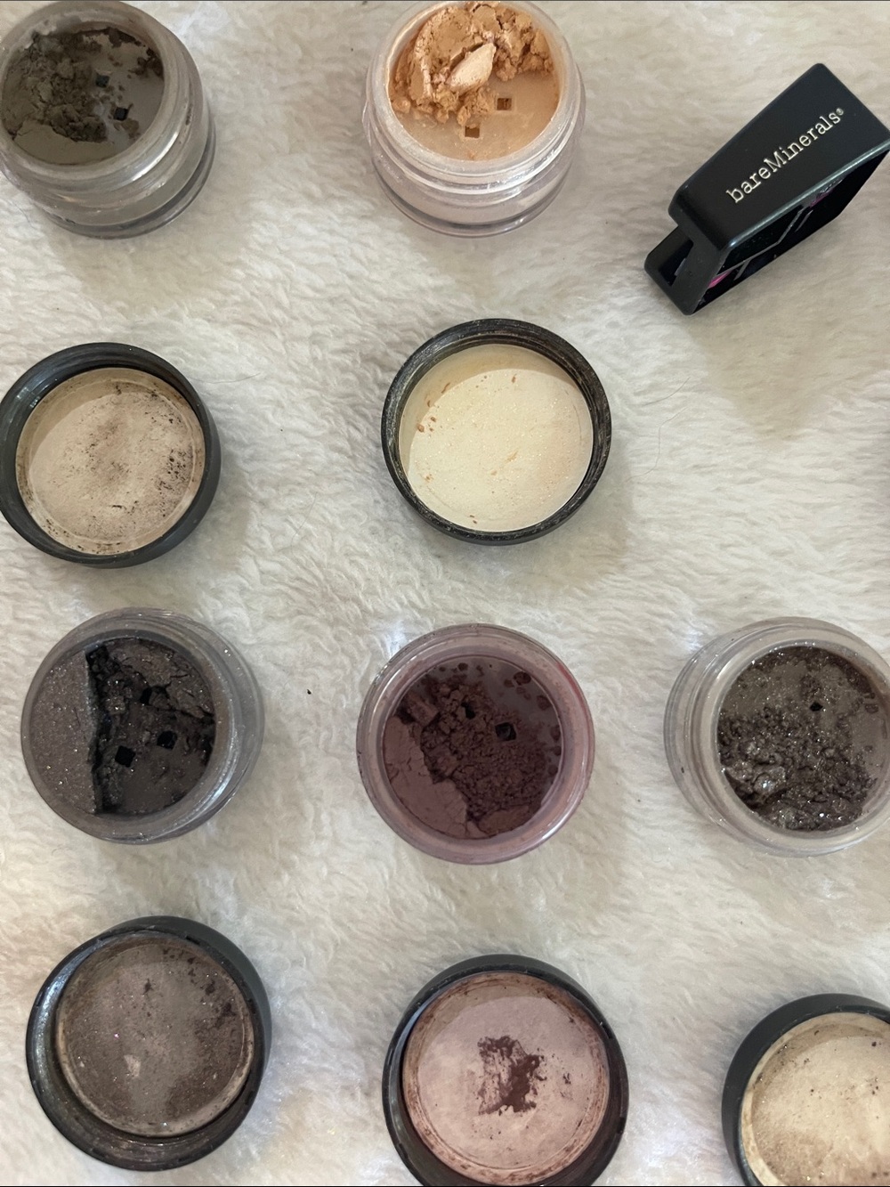 BareMinerals Eyeshadow, set of 9, plus liner sharpener - Picture 2 of 6